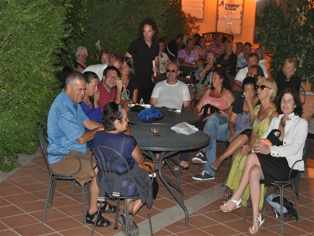 Il publico estasiato ascolta la stupenda performance dei nostri amici Fabio Dragotto, Fabio Giurleo e Matteo Briglia.